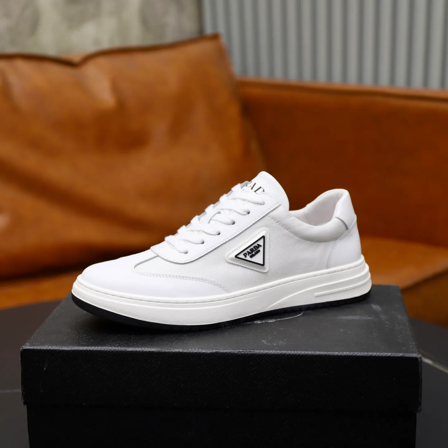 Ex-factory price: 420💰🙅‍♂️🙅‍♂️🙅‍♂️ Brand: PRADA Standard code: 38–44 (45 can be customized) Grade: Same as the official website Material: Original cowhide fabric Comfortable pigskin lining Lightweight wear-resistant outsole Style category: Men's fashionable casual shoes and boots Running sports shoes Distinguished luxury brand elements Top luxury Color: actual picture color